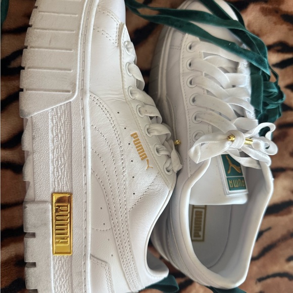 PUMA Women's Platform Sneakers White with Gold Plaque, velvet laces 8.5 - Picture 2 of 7